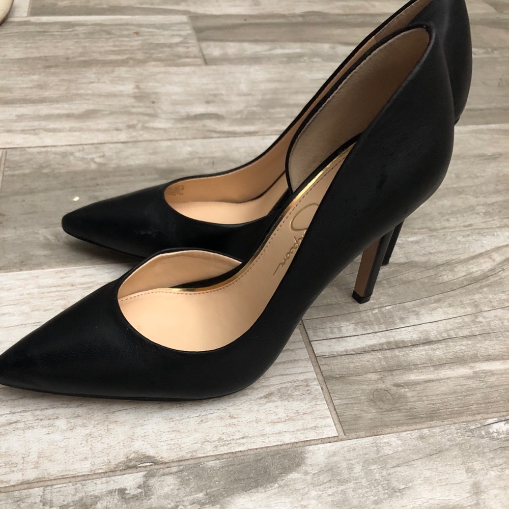 Jessica Simpson black pumps